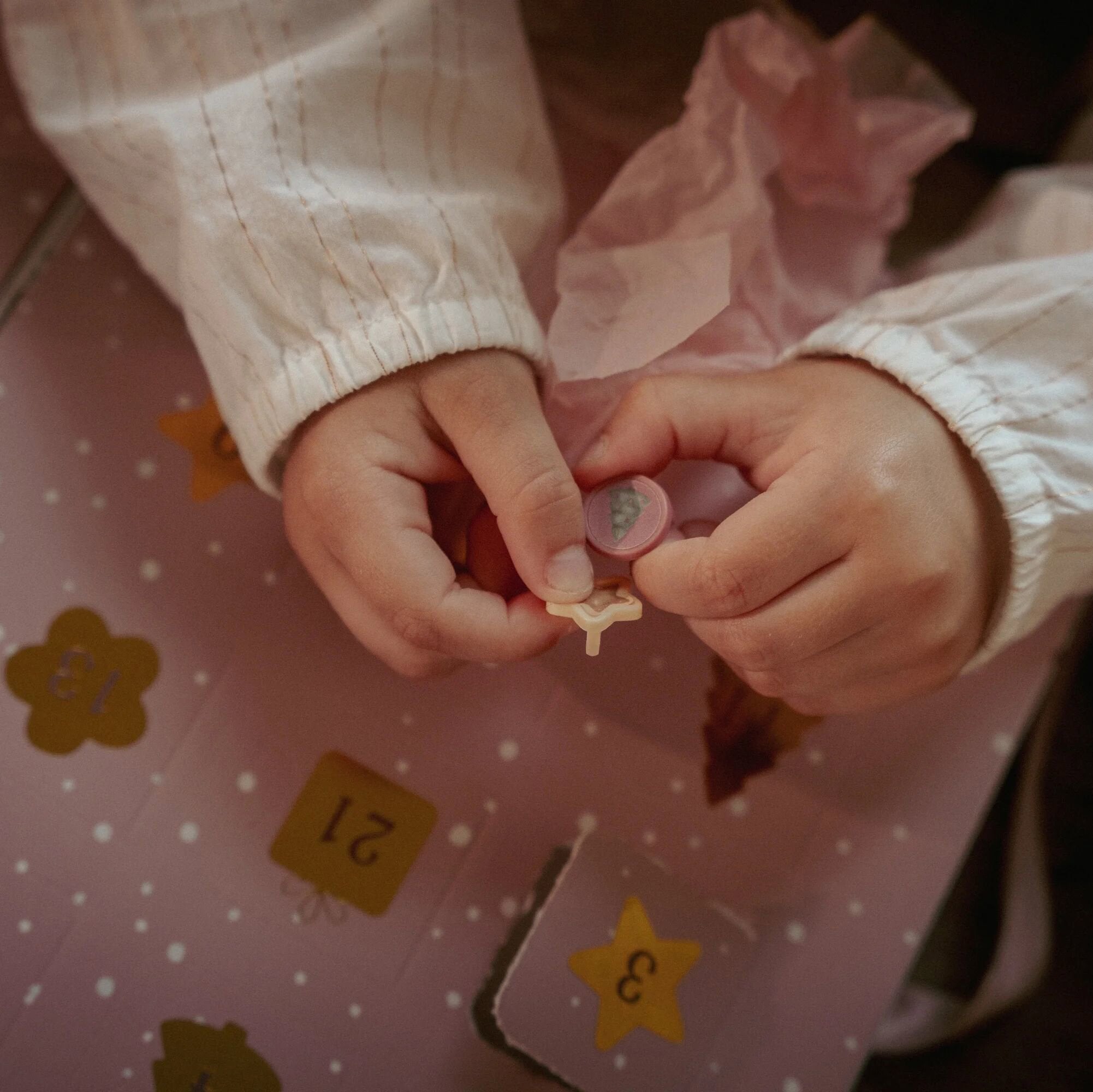 Calendario dell'avvento con regali (braccialetti, charms e stickers) Multicolore 126664
