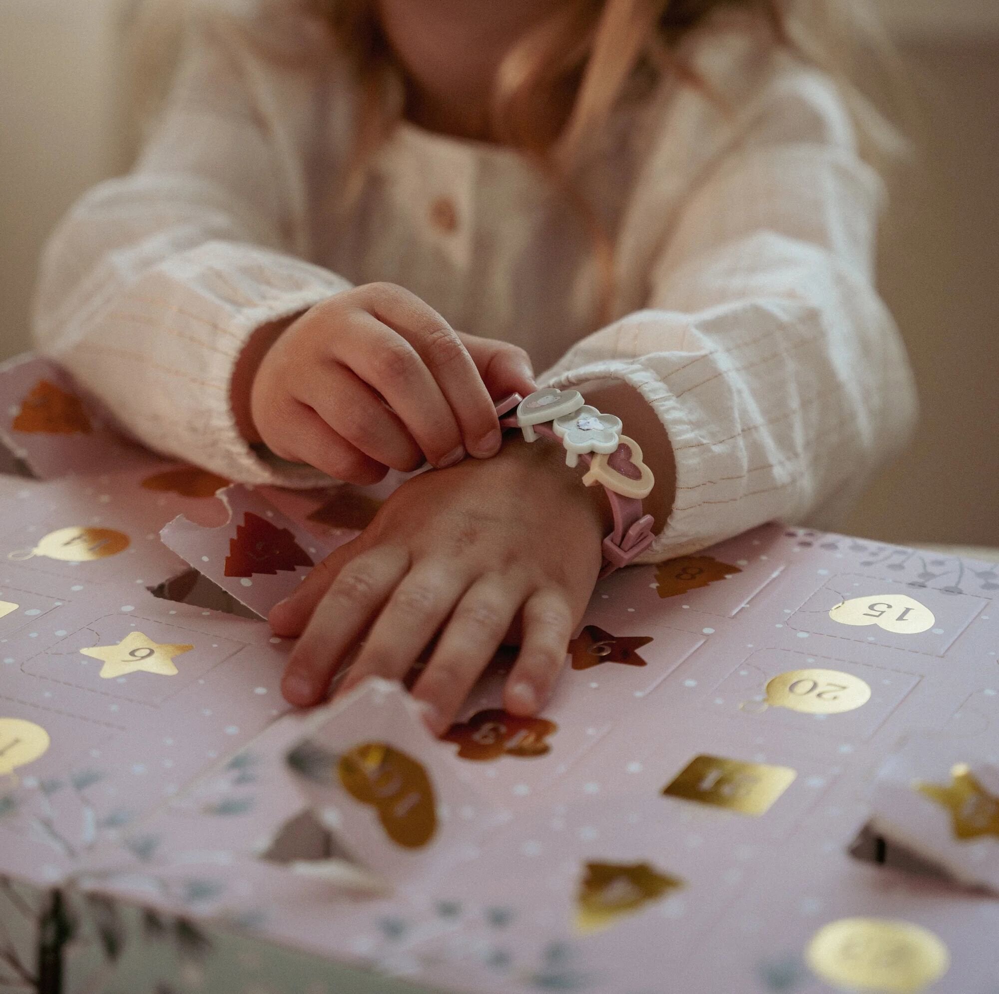 Calendario dell'avvento con regali (braccialetti, charms e stickers) Multicolore 126664