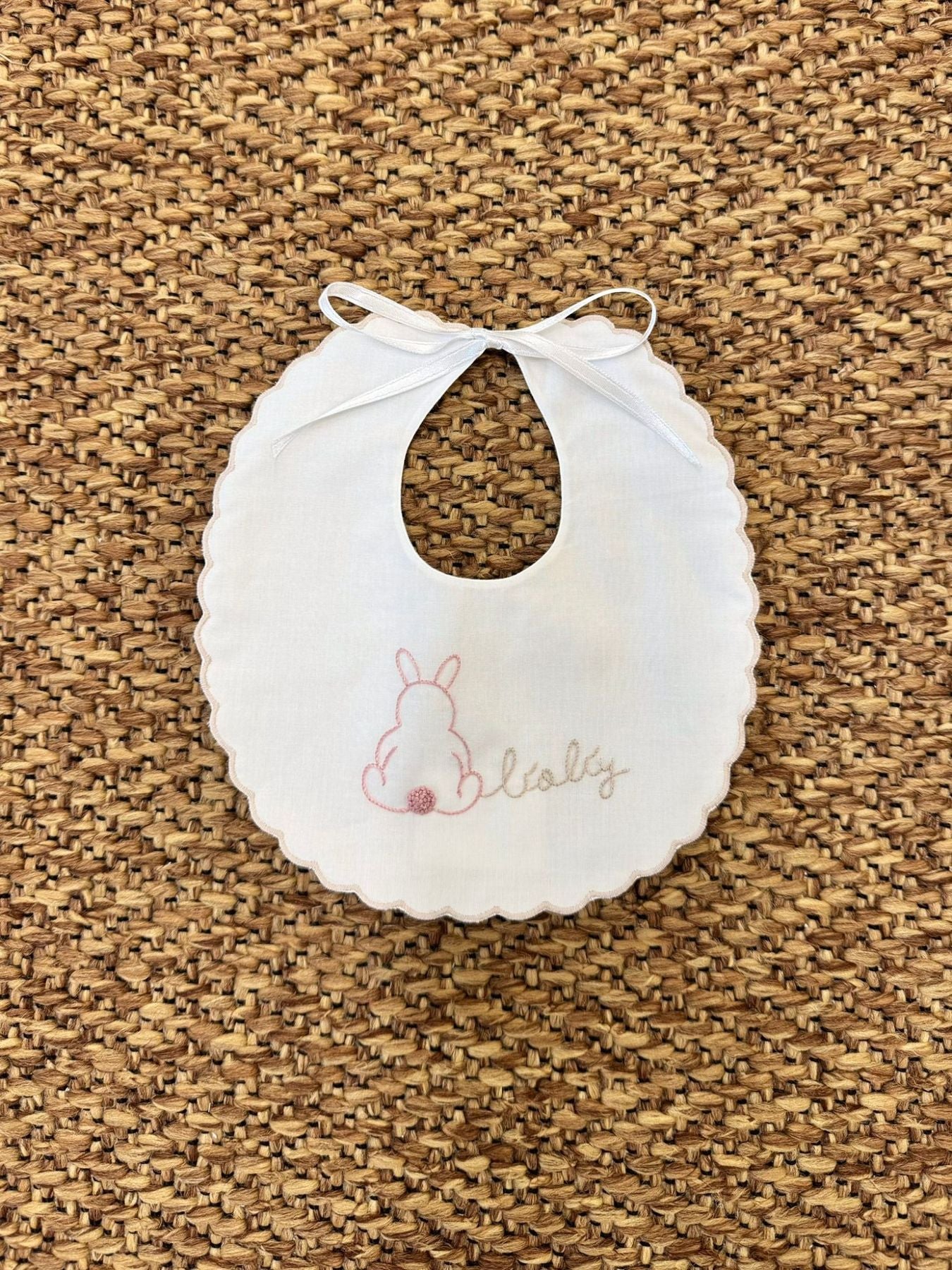 Bavetta ricamata a mano Neonata ROSA BUNNY BAV 10 BIS/R - NANU' BABY