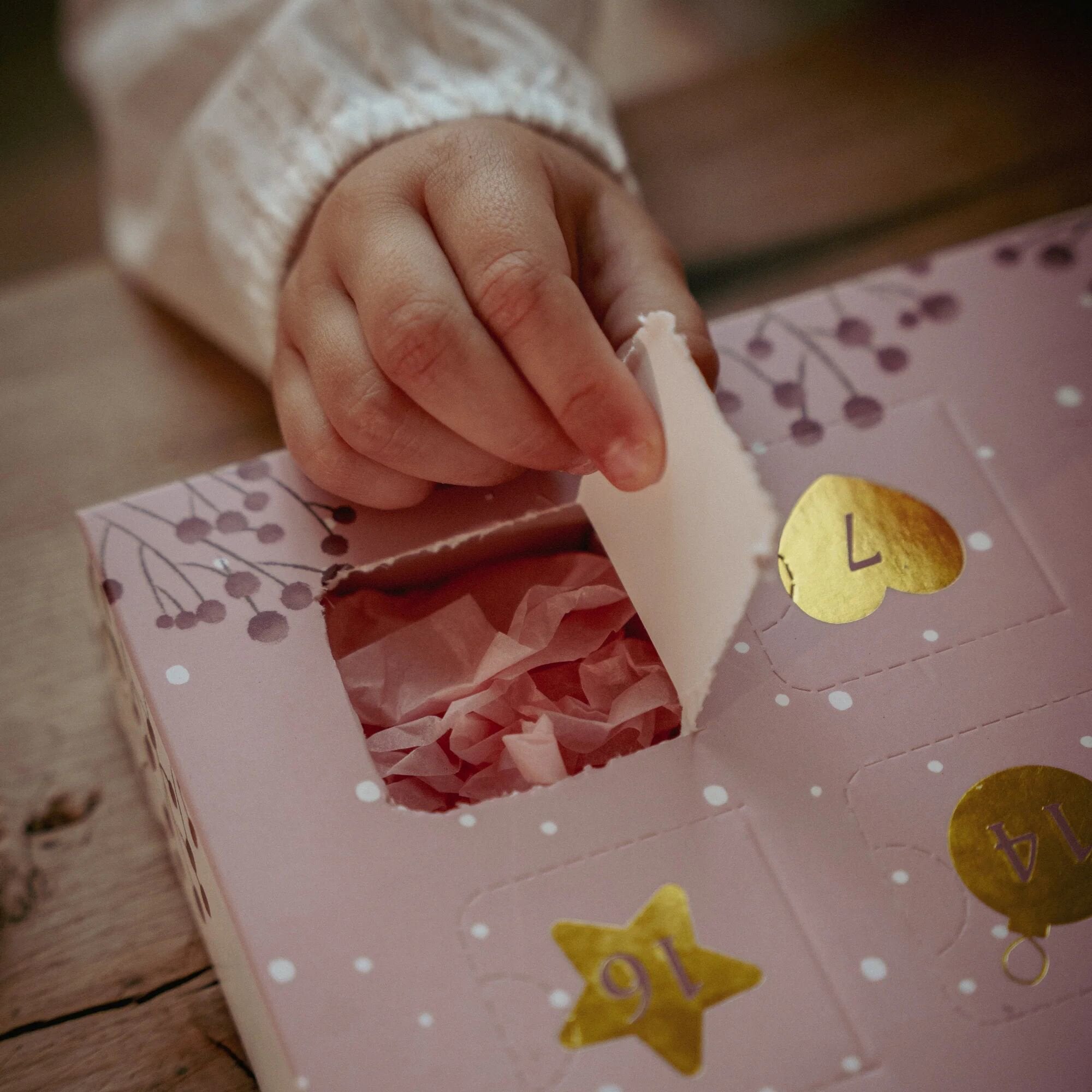 Calendario dell'avvento con regali (braccialetti, charms e stickers) Multicolore 126664