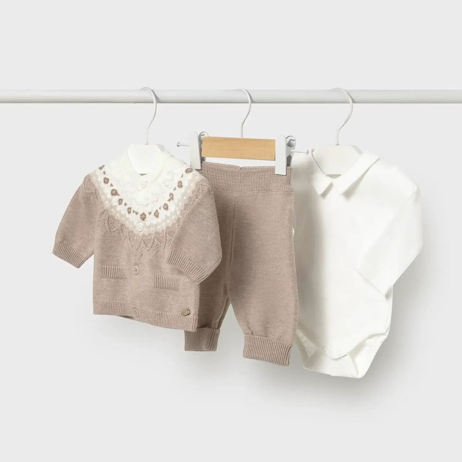 Completo Bimbo Beige 2570/30 by MAYORAL