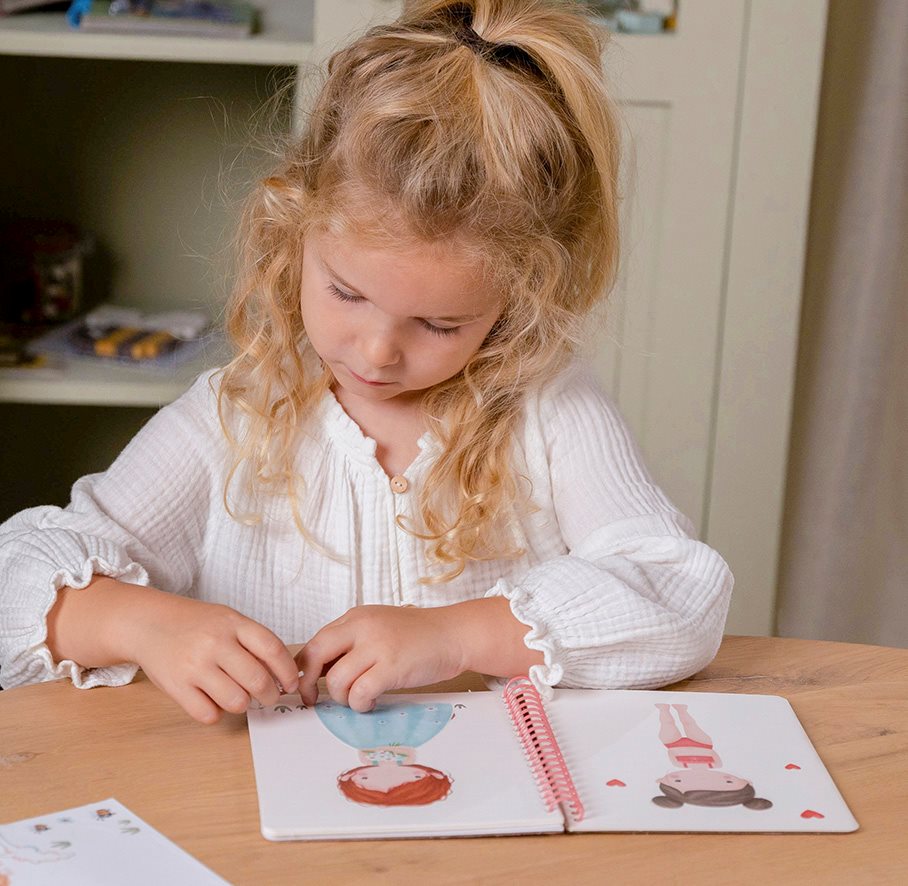 Libro Dress me up con stickers  Rosa 125414 -  NANU' BABY