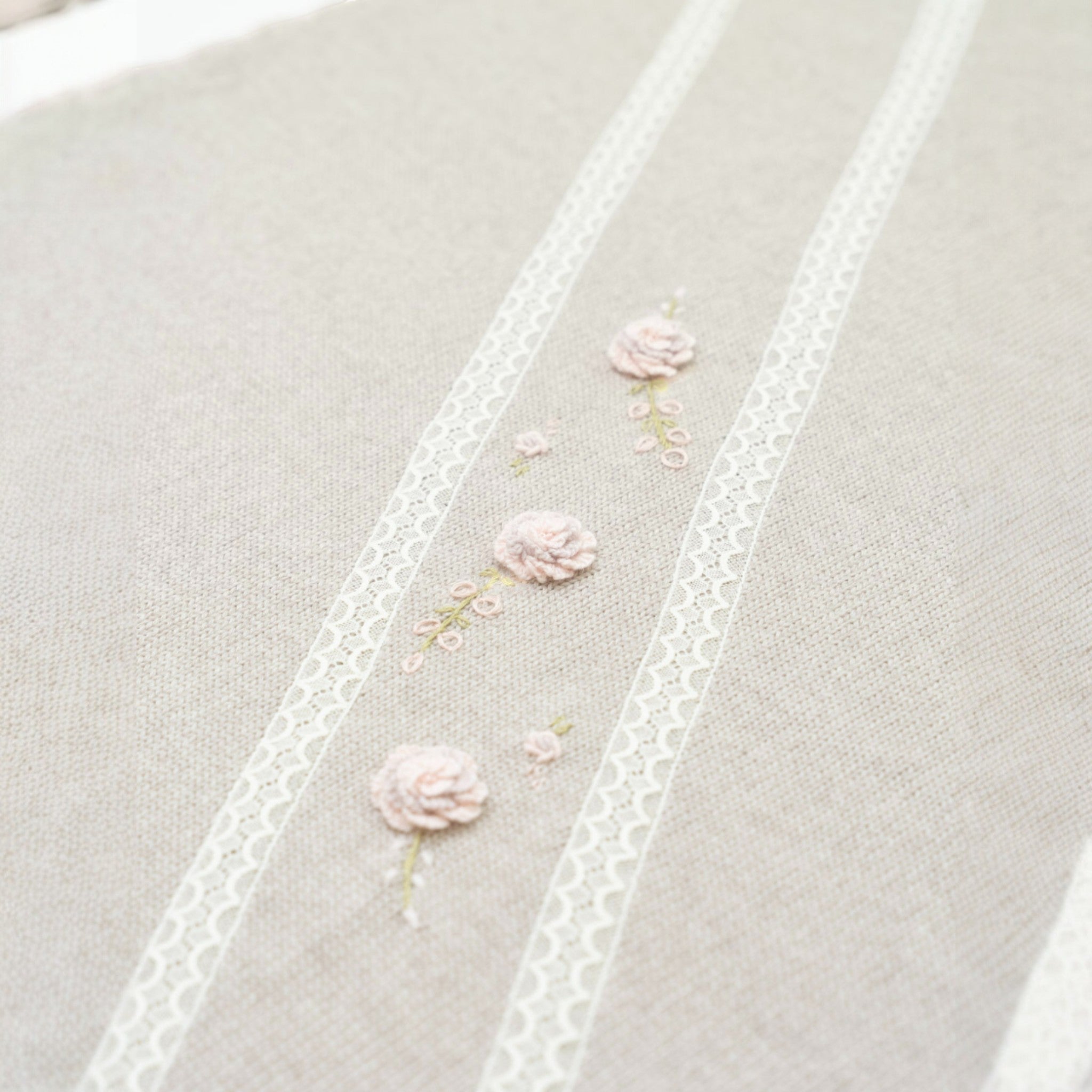 Coperta Pura Lana Ricamo Fiori Rococò CLAUDIA - Piccola Giuggiola