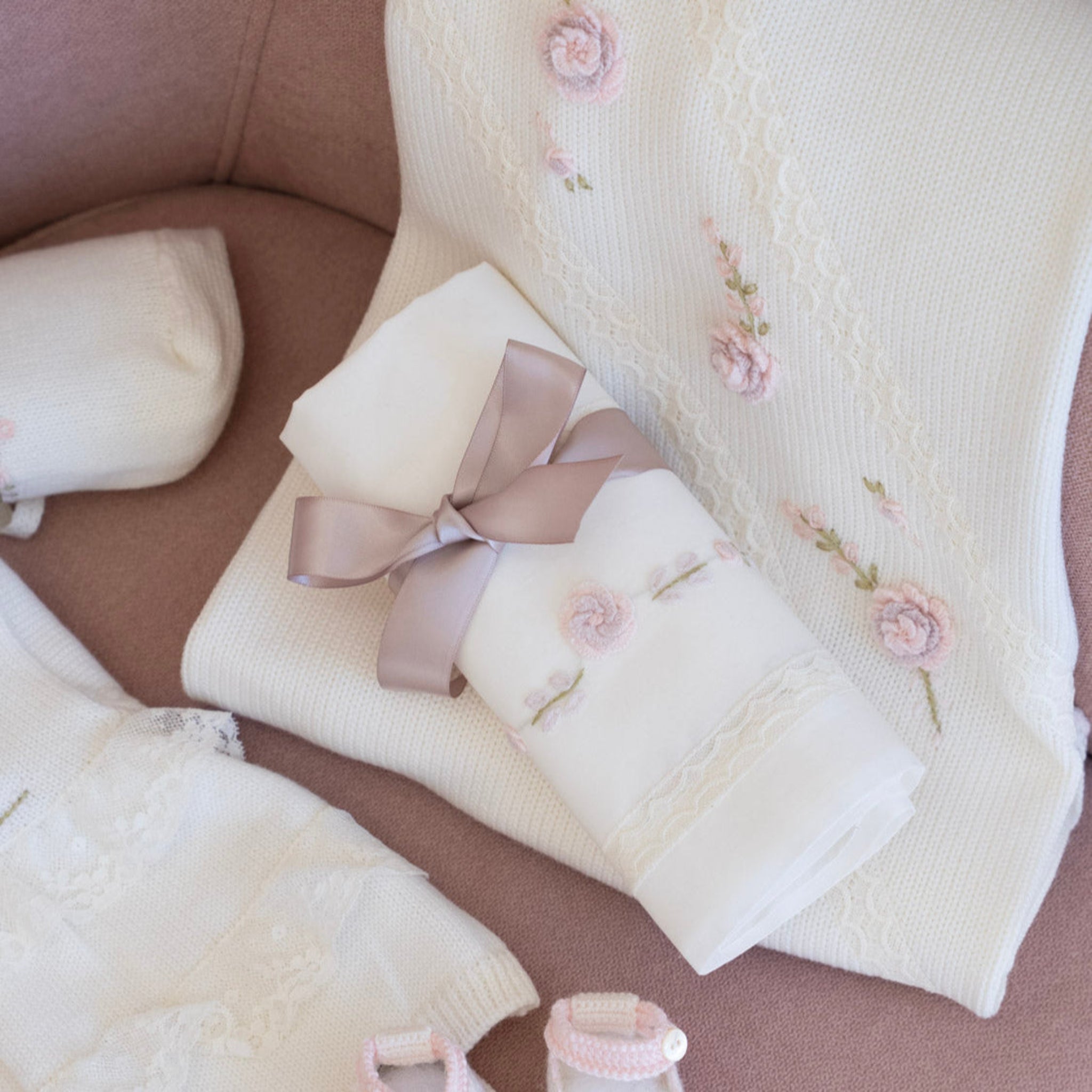 Coperta Pura Lana Ricamo Fiori Rococò CLAUDIA - Piccola Giuggiola