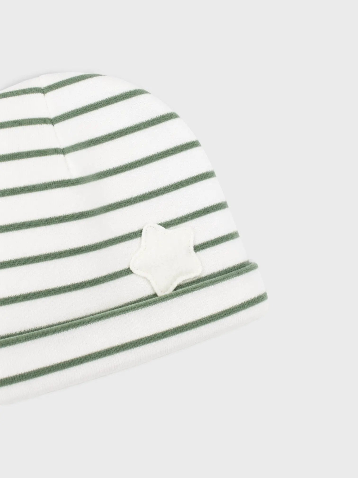 Cuffia Neonata Verde C64702/V-B by COCCODE'